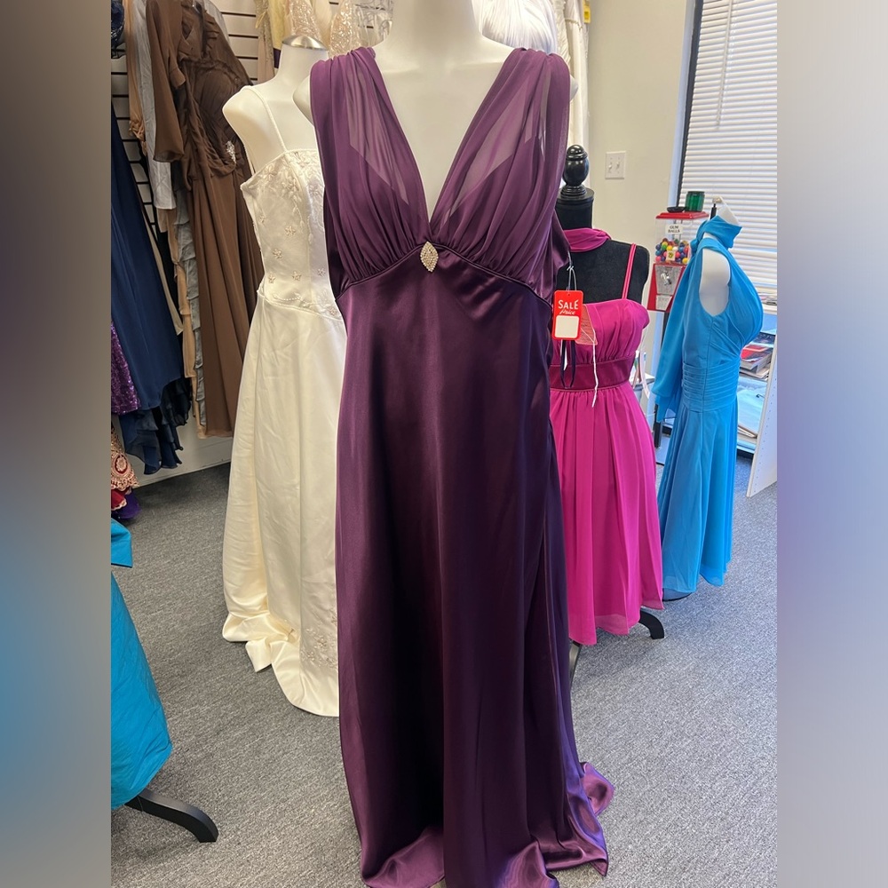 Beautiful Gown - Picture 9 of 9